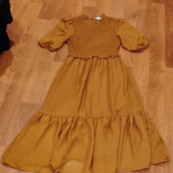 Charming Mustard Lady's Dress - Picture 1 of 5